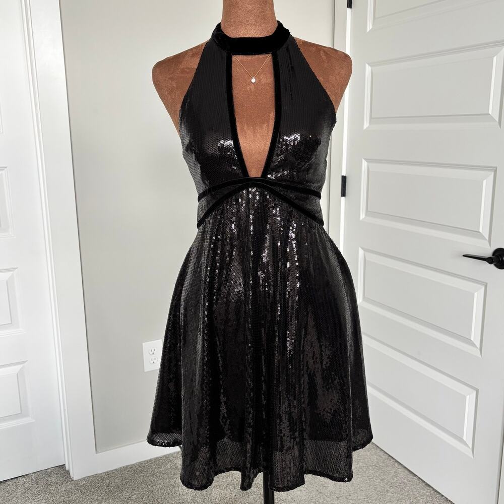 Free‎ People Film Noir Black Sequin Halter Mini Dress Velvet Trim Open Back US 2